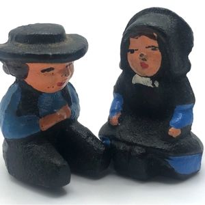 Vintage WILTON 1" CAST IRON Amish Figurines, Man & Woman, Tiny 1-Inch Figurines